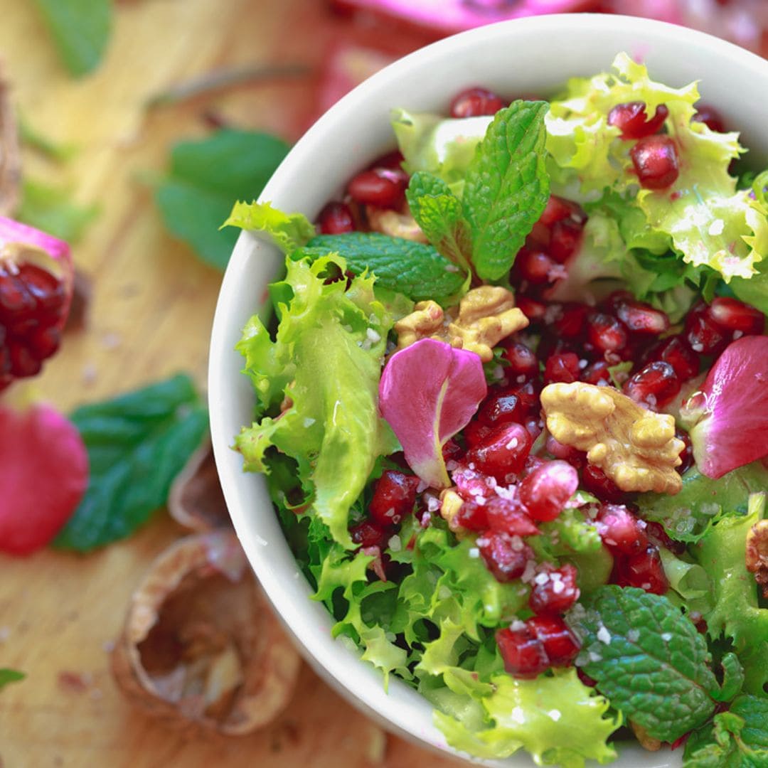 Ensalada de escarola con granada y nueces