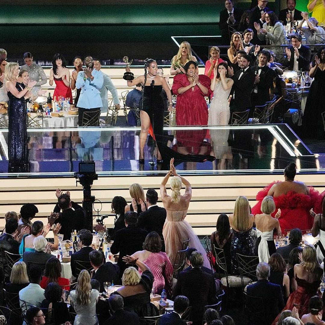 Bromas, parejas inesperadas, muchas lágrimas... Los momentazos de los premios Emmy