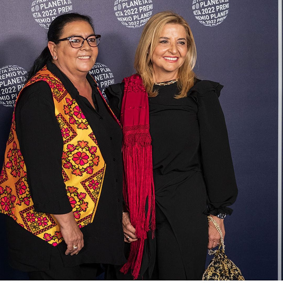 María del Monte e Inmaculada Casal, felices y muy cariñosas en la cena de gala del Premio Planeta