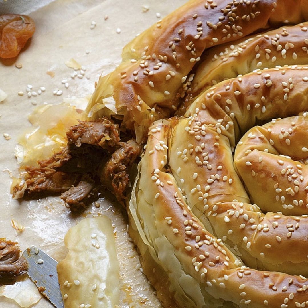 Trampantojo de 'ensaimada mallorquina' rellena de cordero