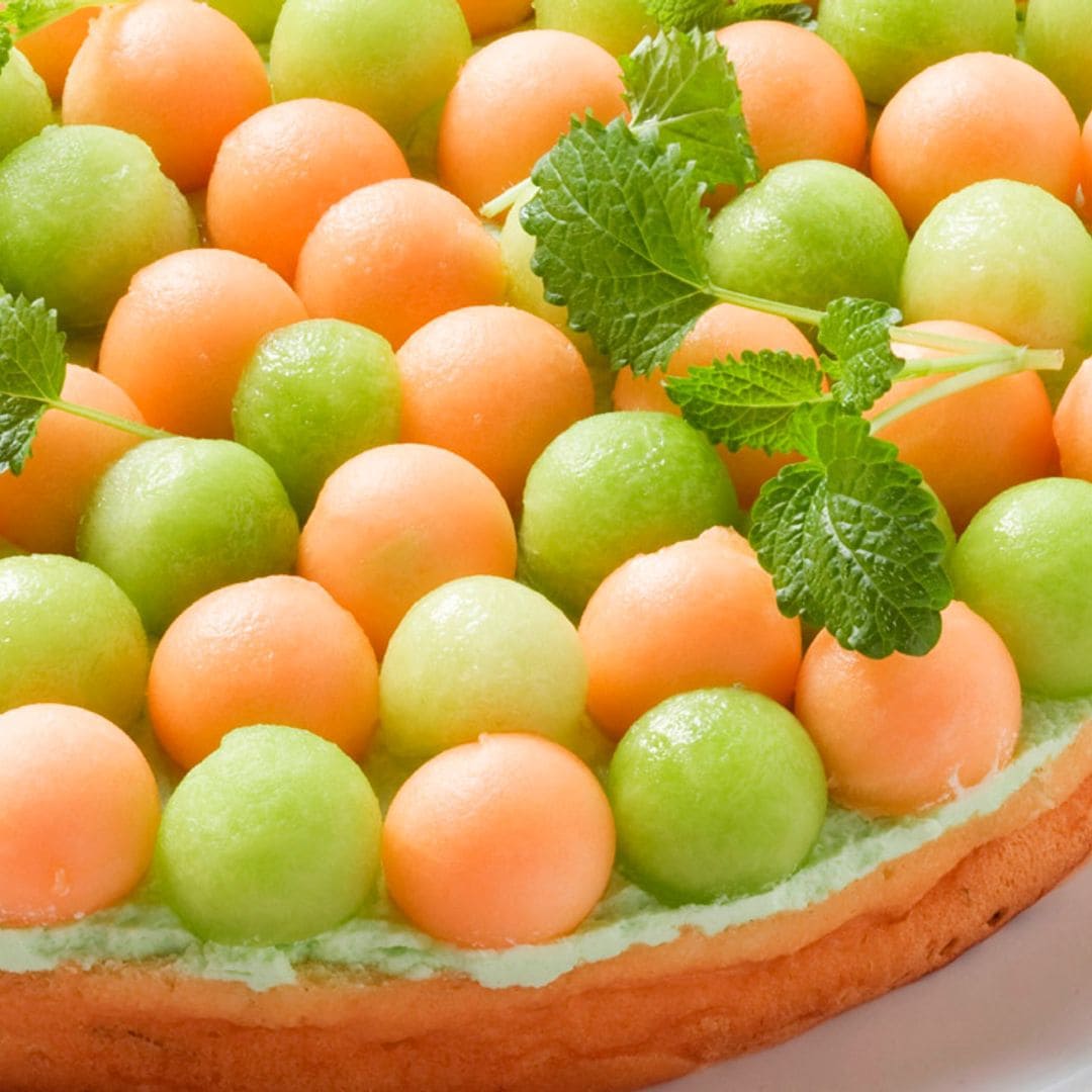 Tarta bicolor con bolitas de melón