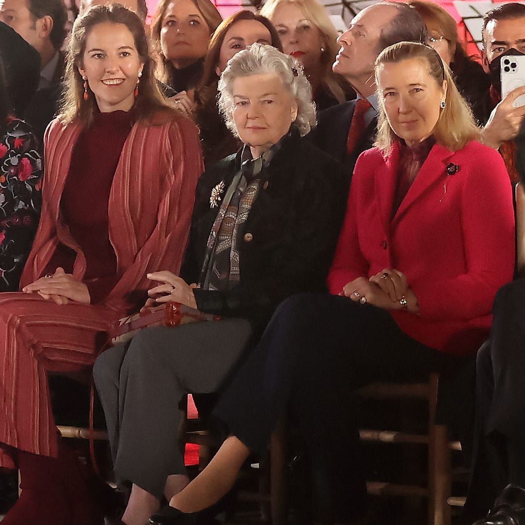 Victoria López-Quesada con su abuela, la princesa Ana de Francia, y su madre, Cristina de Borbón-Dos Sicilias