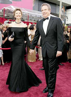 Moda: elegancia con color, en los Oscar 2005