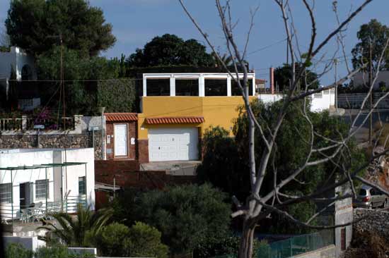 David Bisbal disfruta de unos días de descanso con su familia en su nueva casa de Almería