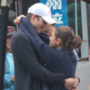 Ashton Kutcher se declara a Mila Kunis en China: ‘Wo Ai Ni’