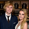 Emma Roberts y Evan Peters, felices y enamorados tras enterrar 'sus diferencias' 