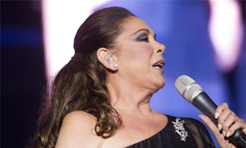 Isabel Pantoja lanza un mensaje sobre su situación actual en un concierto: 'Que Dios reparta suerte'