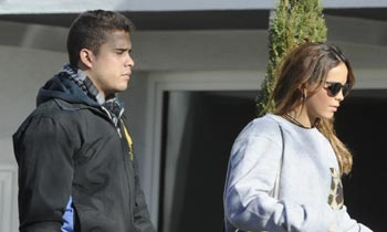 Gloria y José Fernando, hijos de José Ortega Cano, no se separan de su lado en su primer permiso