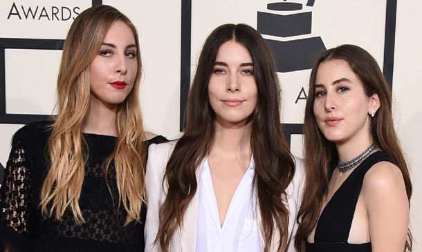 Este, Danielle y Alana Haim, quédate con sus nombres porque vas a oír hablar (y mucho) de estas tres hermanas