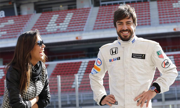 Fernando Alonso y Lara Álvarez, una pulsera con mucho significado