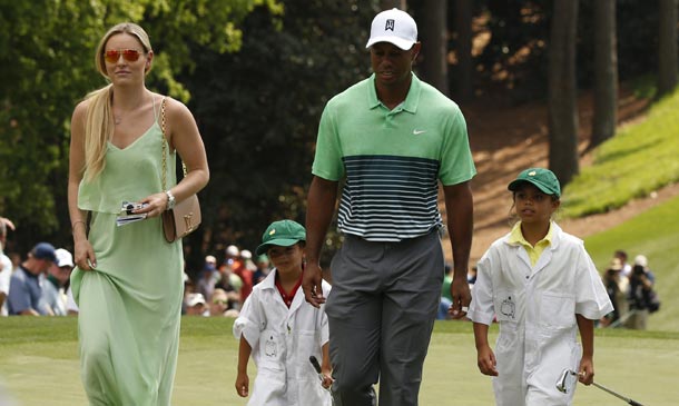 ¿Qué palo quieres, papá? Sam y Charlie, los divertidos 'cadies' de Tiger Woods