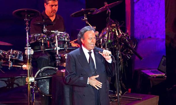 Julio Iglesias, operado en Nueva York de la espalda