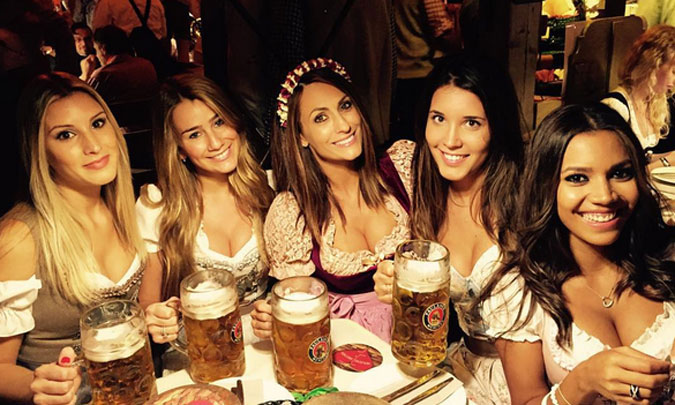 Nagore Aranburu, Pep Guardiola y las WAG's del Bayern, un brindis al más puro estilo Oktoberfest