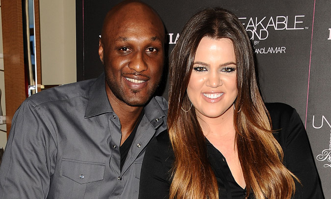 Las Kardashian se vuelcan con Lamar Odom mientras lucha por su vida tras ser encontrado inconsciente en un local 