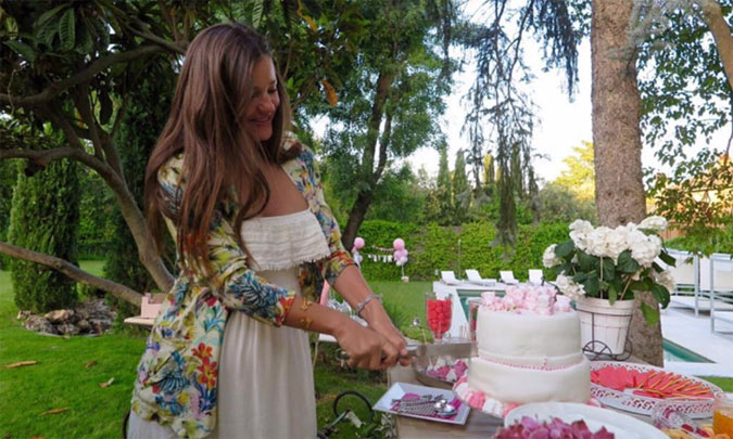 Malena Costa celebra una 'baby shower'... que pudo haber sido una boda