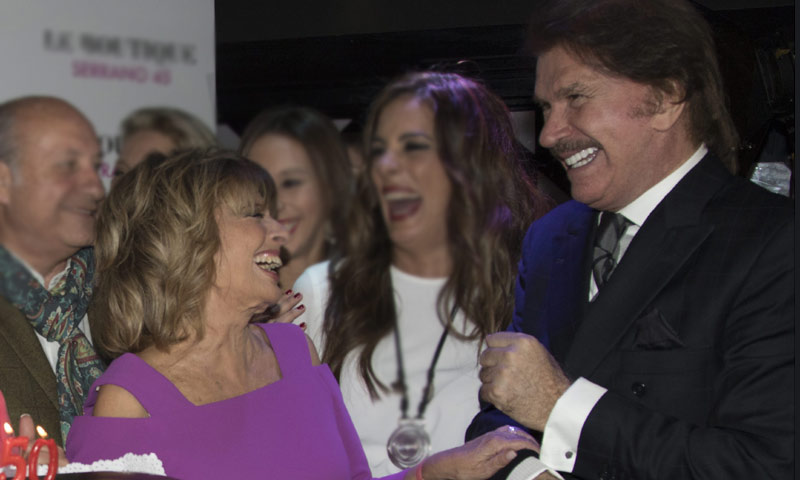 María Teresa Campos y Edmundo Arrocet, sonrisas cómplices en el cumpleaños de Carmen Borrego