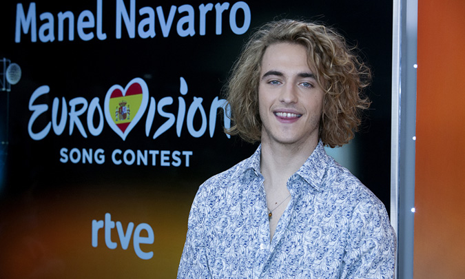 Manel Navarro, representante español en Eurovisión, se disculpa mientras sigue la polémica por su elección