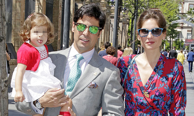 Francisco Rivera, Lourdes Montes y su hija Carmen en la Semana Santa de Sevilla