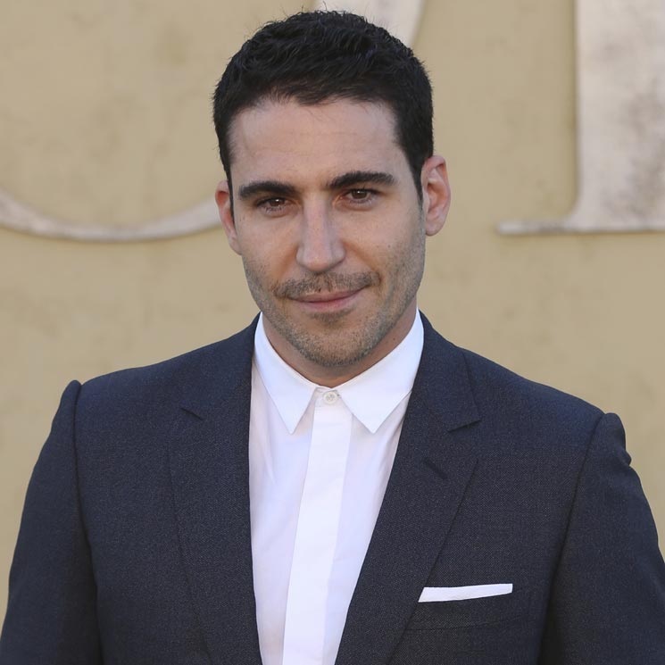 En ¡HOLA!, Miguel Ángel Silvestre, de nuevo enamorado: fotografiado por primera vez en España junto a Albania Sagarra