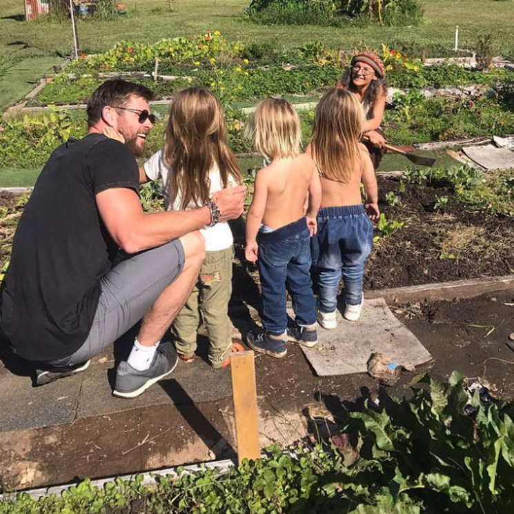 ¡Papá jardinero! Chris Hemsworth muestra una nueva faceta con sus hijos