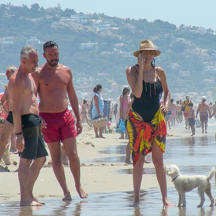 Paz Padilla, divertida jornada de sol y juegos en las playas de Cádiz