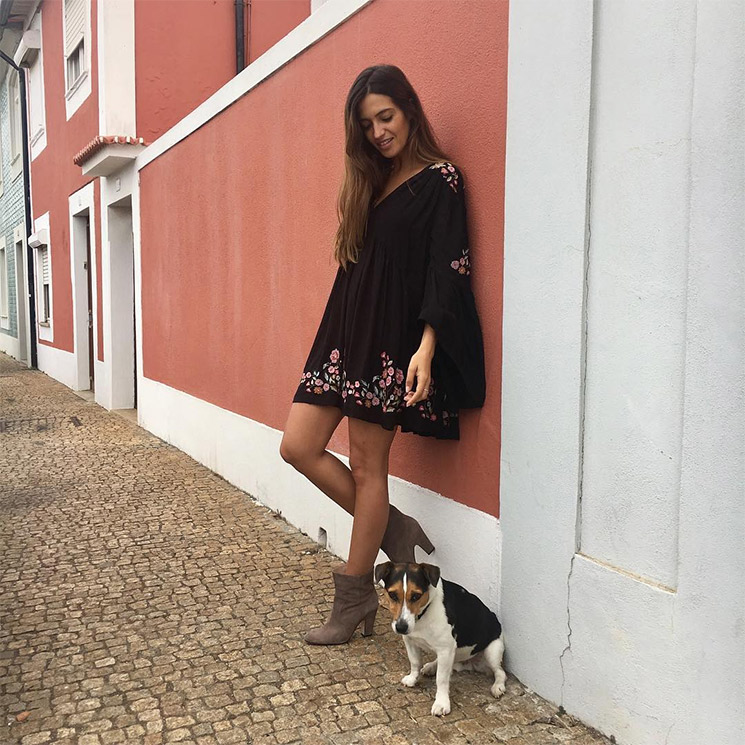 Minivestido 'hippie' y botines: Sara Carbonero presume de ‘slow look’