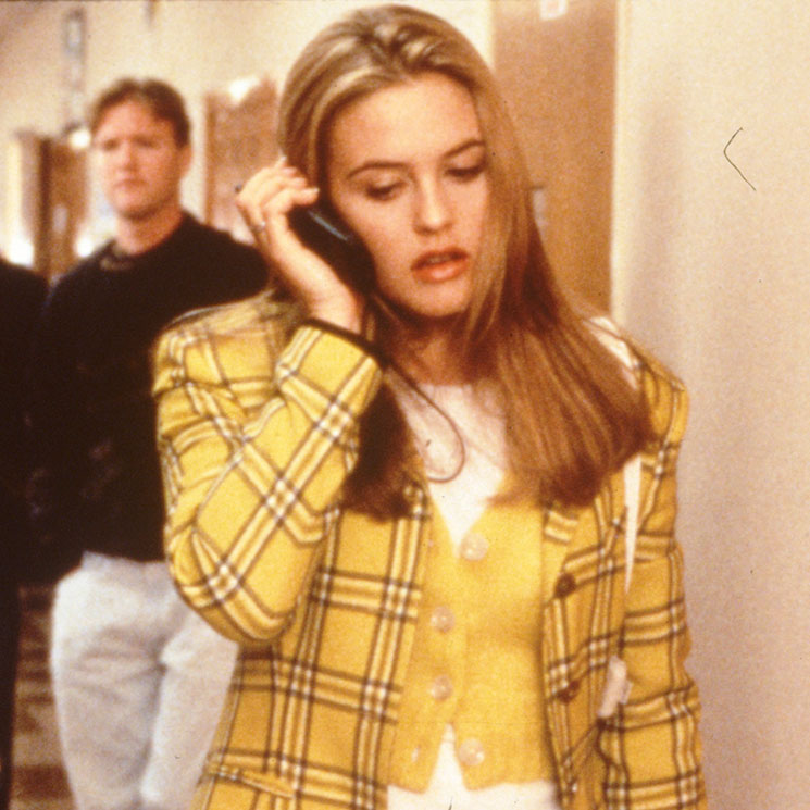 Alicia Silverstone vuelve a lucir el icónico look de la película ‘Fuera de onda’ 22 años después