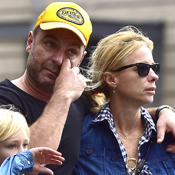 Liev Schreiber se apoya en el ‘clon’ de Naomi Watts