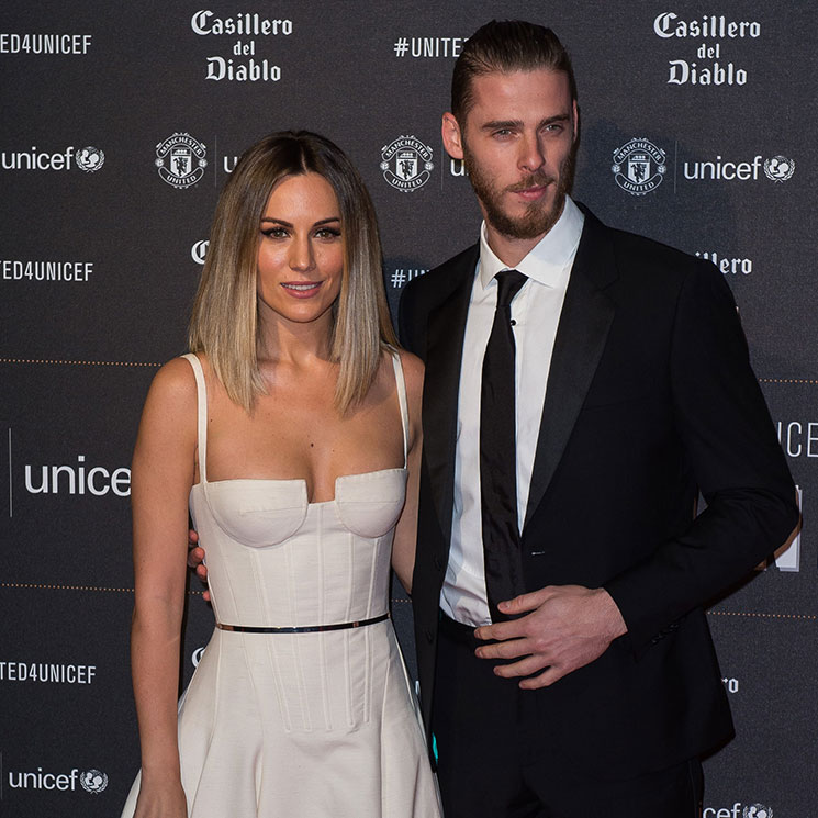 Edurne reaparece en la alfombra roja junto a de Gea con un look 'casi nupcial'