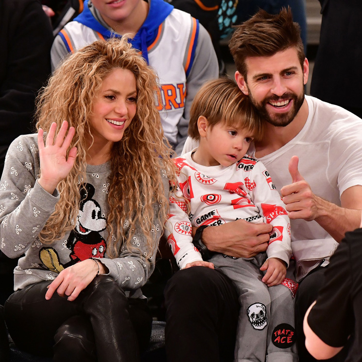 ¡Risas, besos y perritos calientes! Shakira y Piqué disfrutan del 'basket' con sus hijos