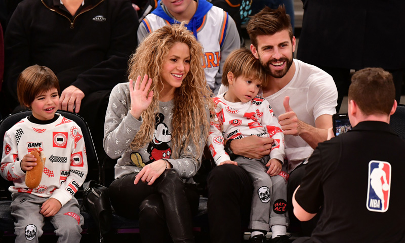 Shakira y Piqué disfrutan del 'basket' con sus hijos