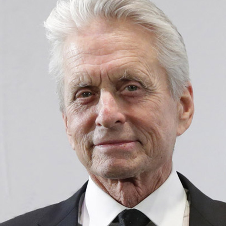 La bonita foto familiar de Michael Douglas con su primera nieta y rodeado de sus tres hijos