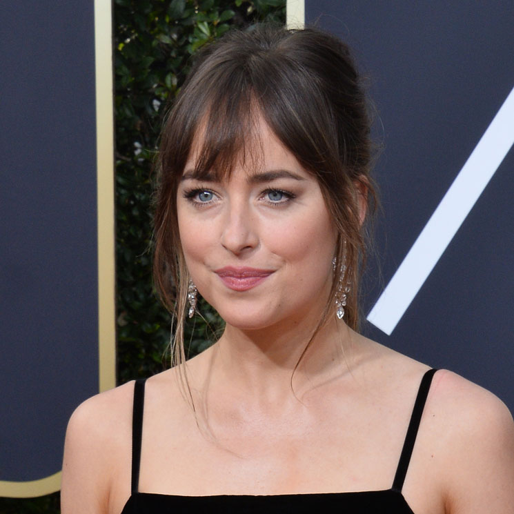 Dakota Johnson cuenta la verdad sobre el incómodo momento entre Angelina Jolie y Jennifer Aniston en los Globo de Oro