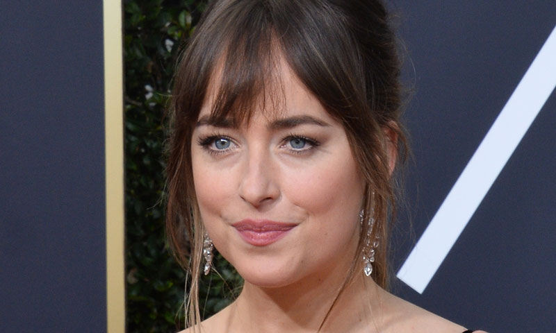 Dakota Johnson en la alfombra roja de los Globos de Oro 