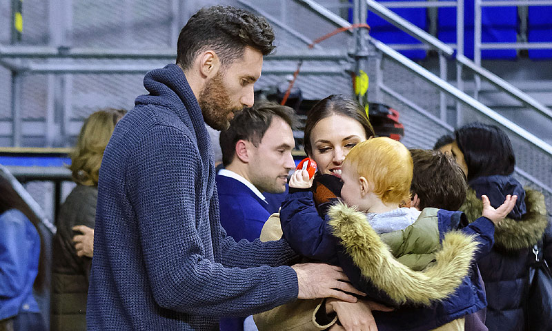 Alan, hijo de Helen Lindes, un simpático 'terremoto' en la cancha de baloncesto