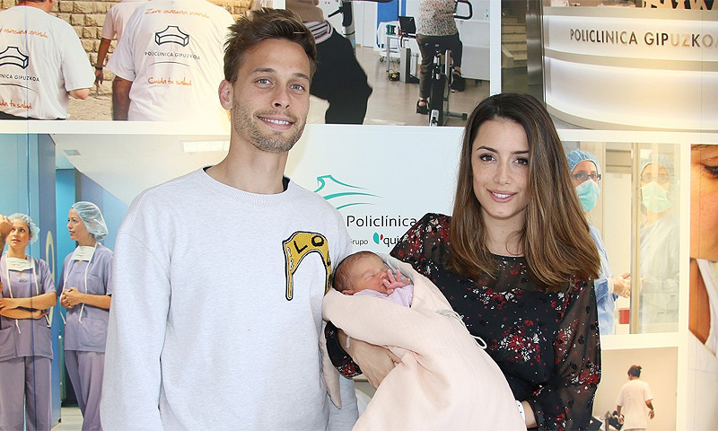 Sergio Canales presenta a su primera hija, India