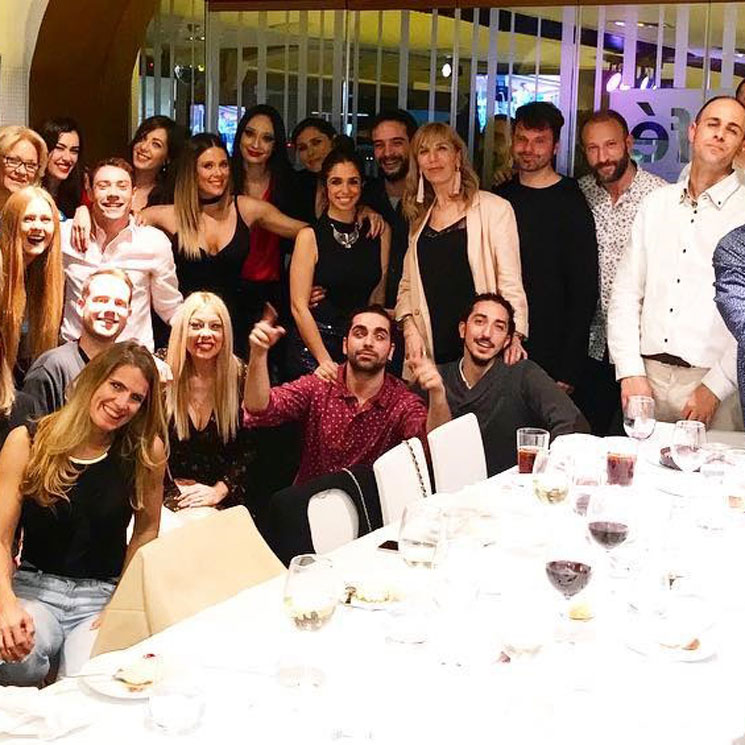 Rosa López, Elena Furiase y su novio en el fiestón de cumpleaños de Lorena Gómez