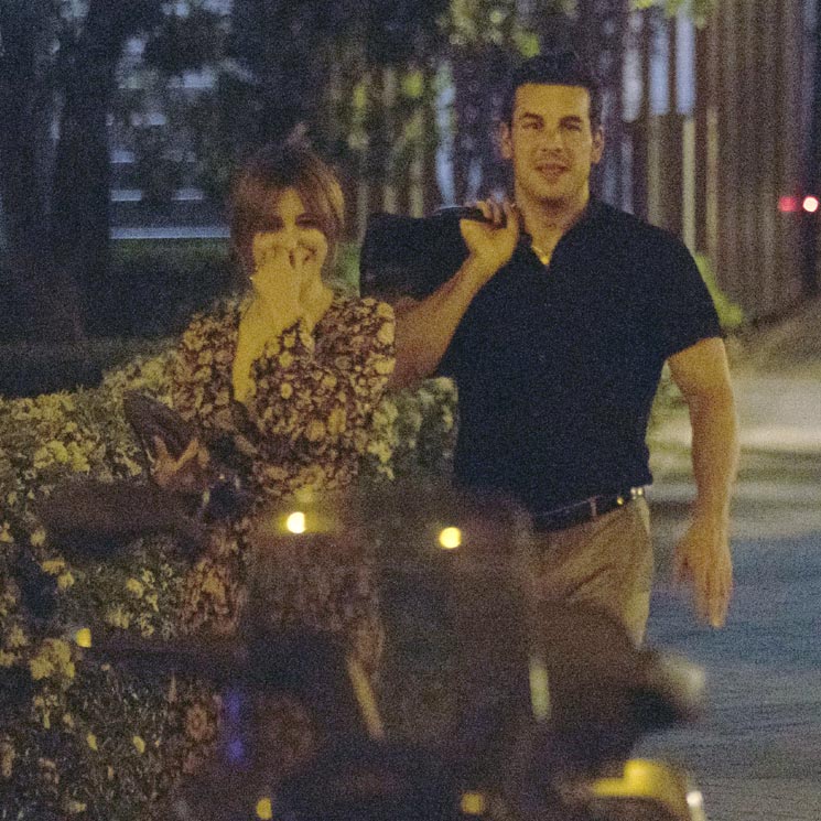 Las risas y la complicidad de Mario Casas y Blanca Suárez en la noche madrileña