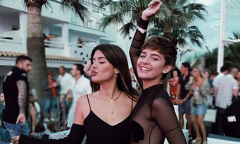 Dulceida y Laura Escanes en Ibiza
