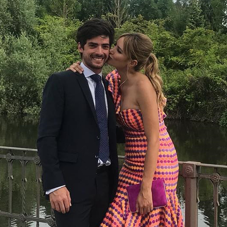 Alba Carrillo se lleva a David Vallespín a la boda de su mejor amigo