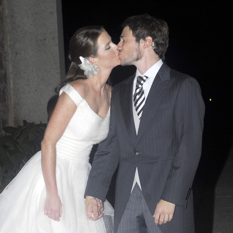 Con rosas y una romántica cena, Amelia Bono y Manuel Martos celebran diez años de amor