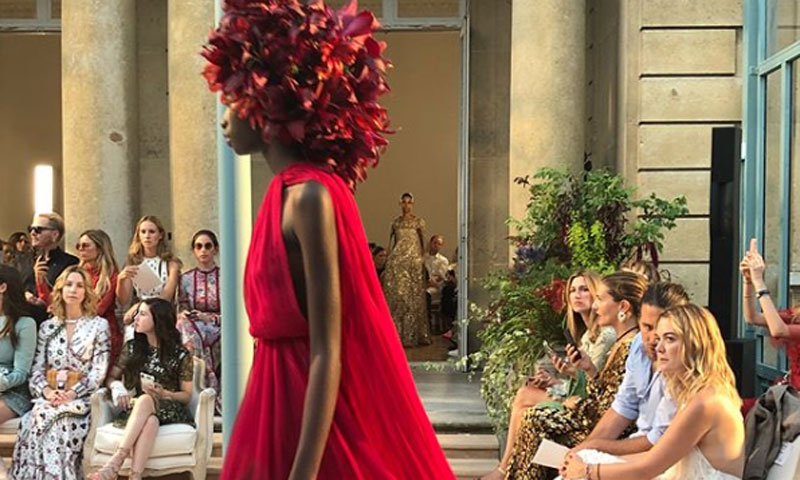 Marta Ortega y Carlos Torretta, en primera fila del desfile de Valentino en París, ¿en busca del vestido de novia perfecto?