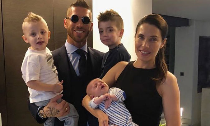 La tarde de piscina y el concierto de rock de Pilar Rubio y Sergio Ramos con sus hijos