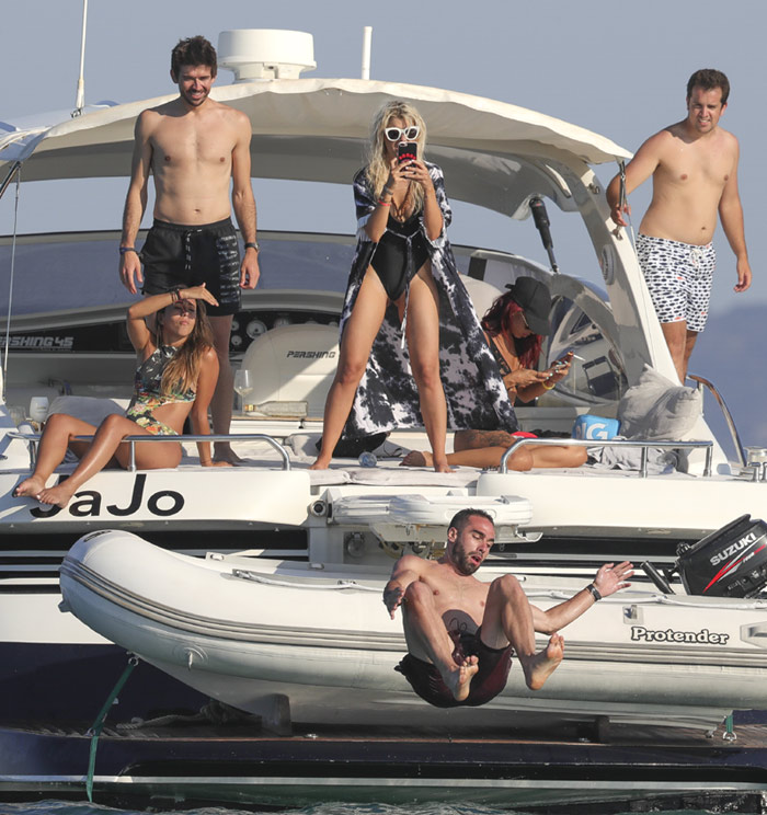 Dani Carvajal con amigos en Ibiza