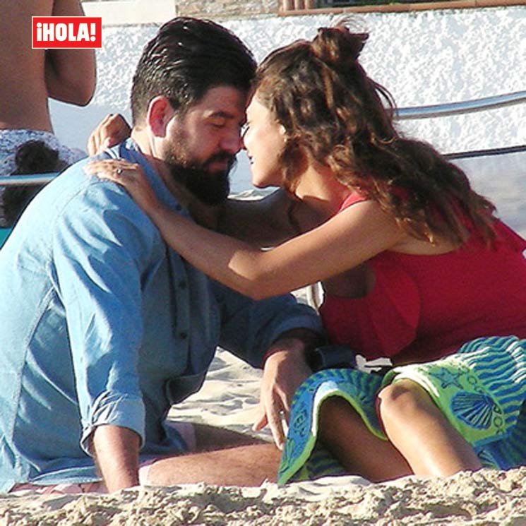 Exclusiva: Manu Sánchez, de 'Bailando con las estrellas', dulce espera en la playa