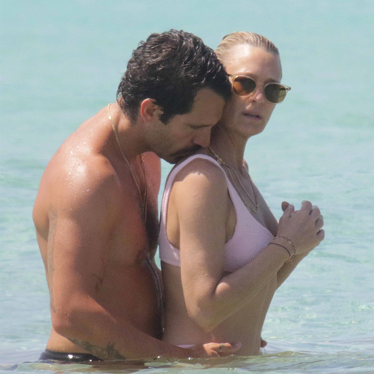 EXCLUSIVA: Robin Wright luce un cuerpo 10 durante su luna de miel en Formentera