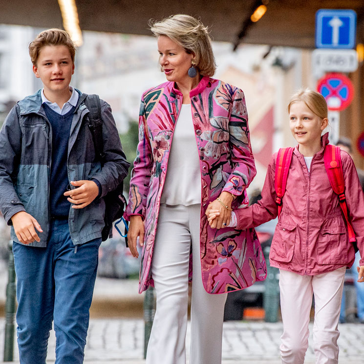 Los reyes de Bélgica acompañan a sus hijos en la vuelta al colegio