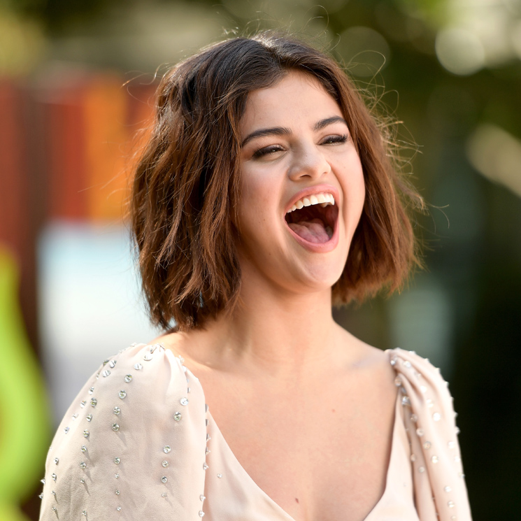 La nueva colaboración de Selena Gomez (¡en español!) te hará empezar el fin de semana bailando