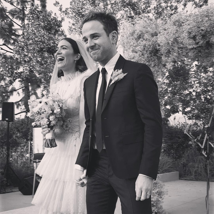 Mandy Moore, de 'This Is Us', una novia de rosa en su boda con el músico Taylor Goldsmith