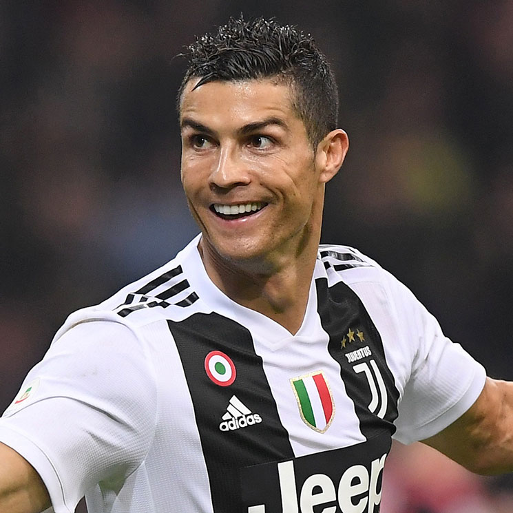 Cristiano Ronaldo comienza el año sobrevolando Dubái en helicóptero